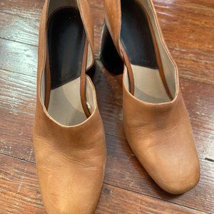 Mango Asymmetric Round Heels